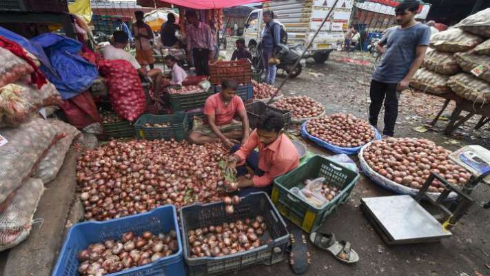 Onion Price: सेब से दोगुना हुआ प्याज का दाम, केंद्र सरकार की तमाम कोशिशें हुईं बेकार