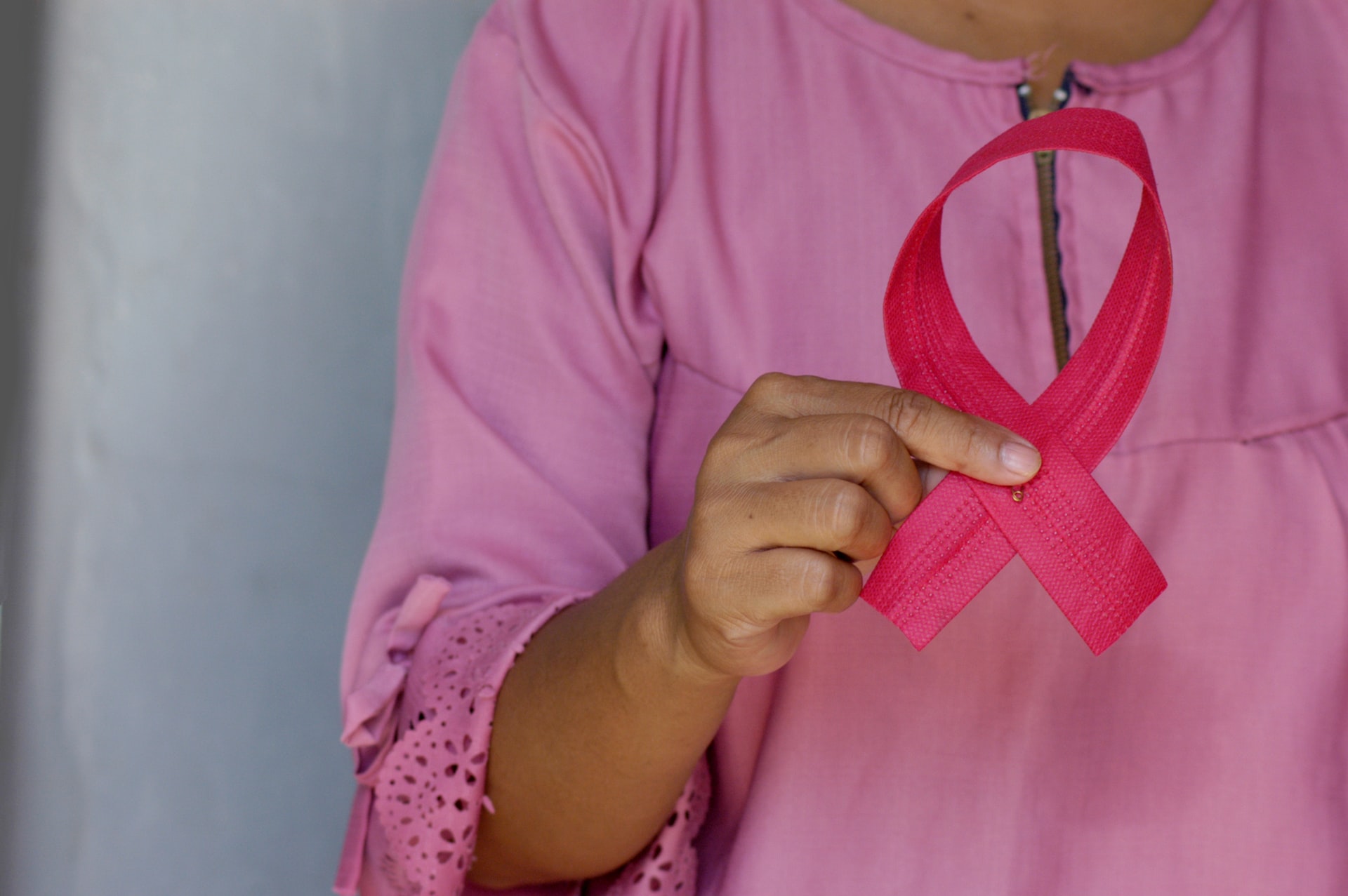 स्तन कैंसर होने के 7 कारणों से बचें