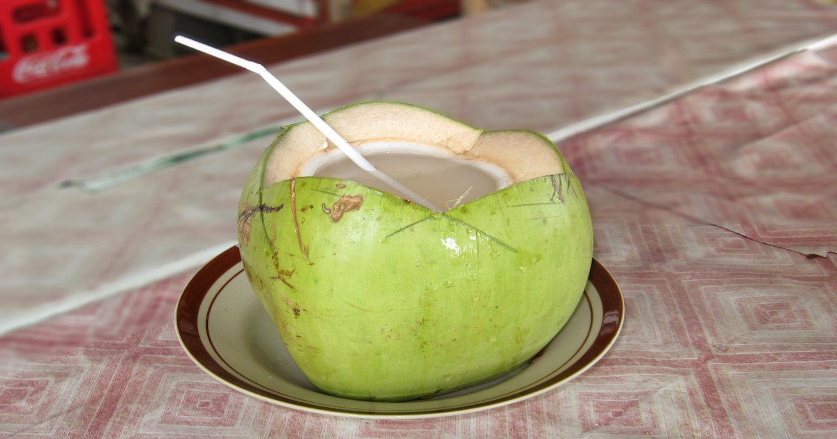नारियल पानी पीने के ये 7 फायदे आपको हैरान कर देंगे