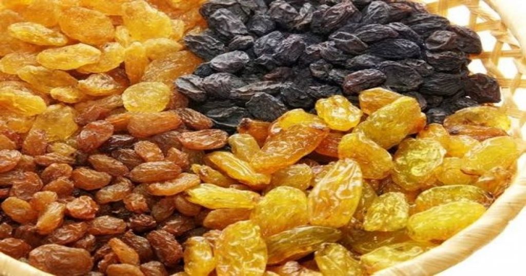 soaked-raisins-are-immunity-booster-the-amount-of-blood-will-increase-solution-dr-nuskhe-black-raisins-online-order-now
